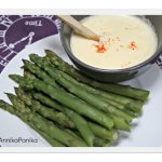 Asperges vertes avec une mousseline